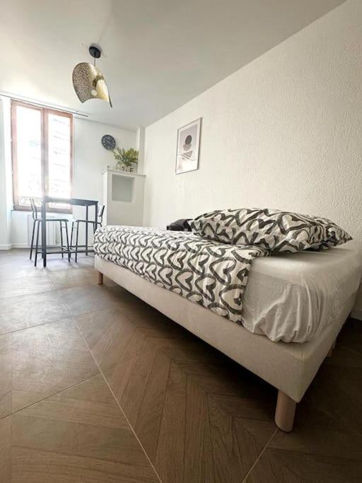 Apartment Tres Grand A Deux Pas De La Place De Jaude Puits Artesien *